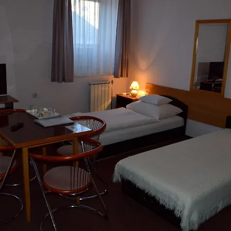 Apollo Hotel 3*
